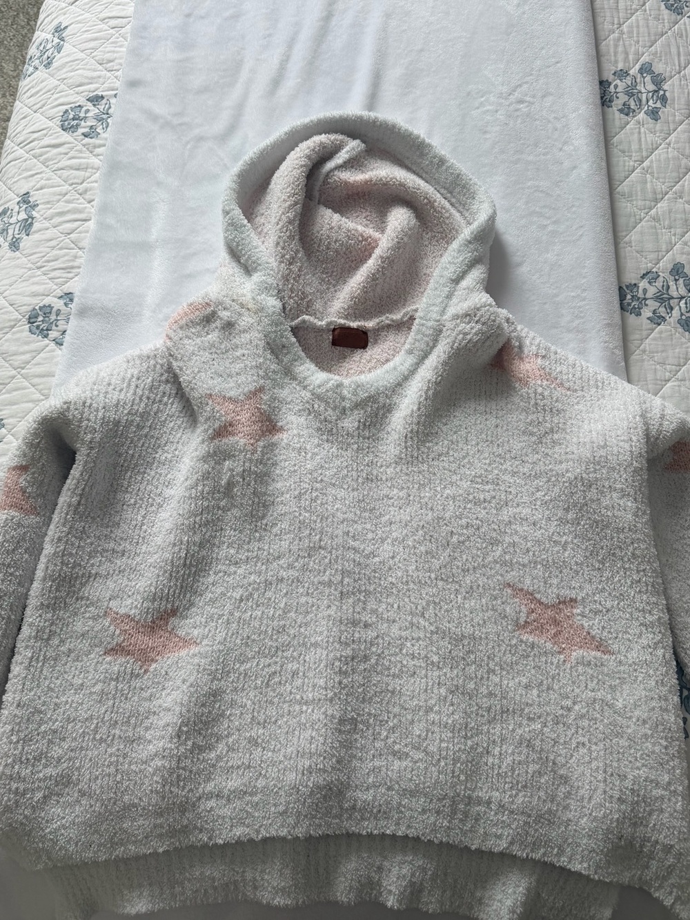 Cozy Women’s Hooded Star Sweater in White and Pink
